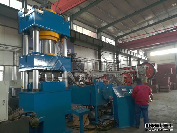 630噸三梁四柱油壓機(jī)